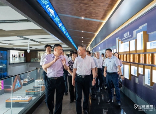 全國人大常委會(huì )副委員長(cháng)蔡達峰率隊考察安達創(chuàng  )展