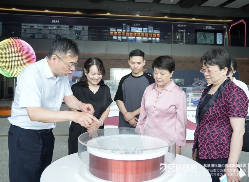 安達動(dòng)態(tài) | 安徽省人大常委會(huì )副主任王翠鳳一行蒞臨安達創(chuàng  )展調研指導