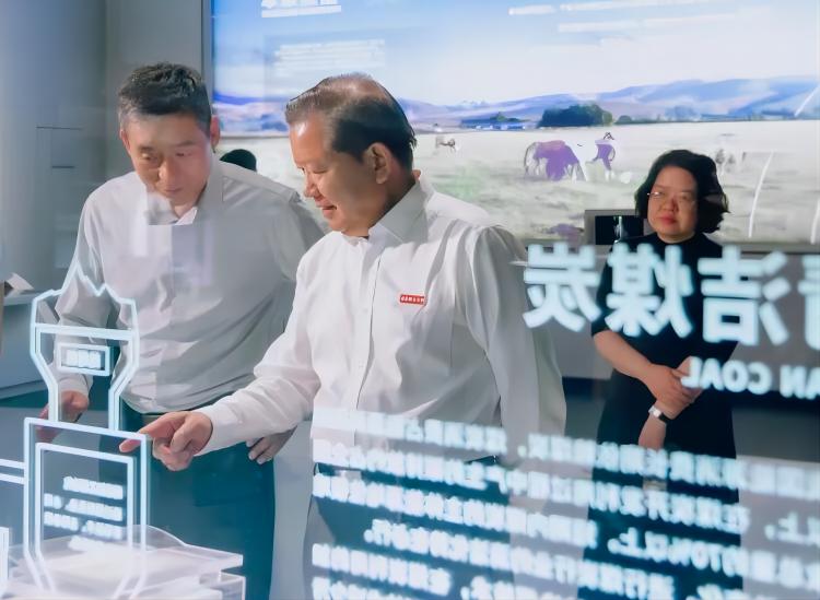 安達快訊 | 中國工程院院士袁亮點(diǎn)贊安徽省科技館“減碳之路”展廳